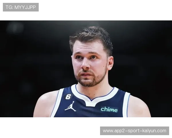 东契奇外线后撤跳投再响,独行侠主场沸腾 东契奇外线后撤跳投再响,独行侠主场沸腾